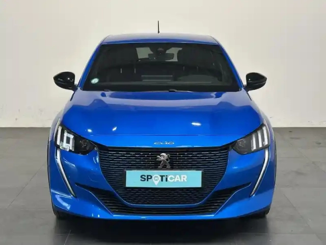 Peugeot 208 e- 136ch gt (2023) — photo 2