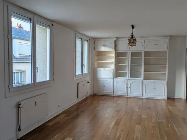 Lorient centre - Appartement 92 m², 2 chambres, ascenseur, cave et parking