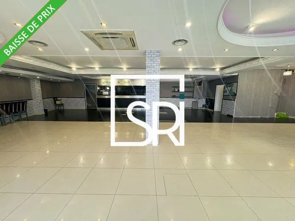 Local commercial 320 m²