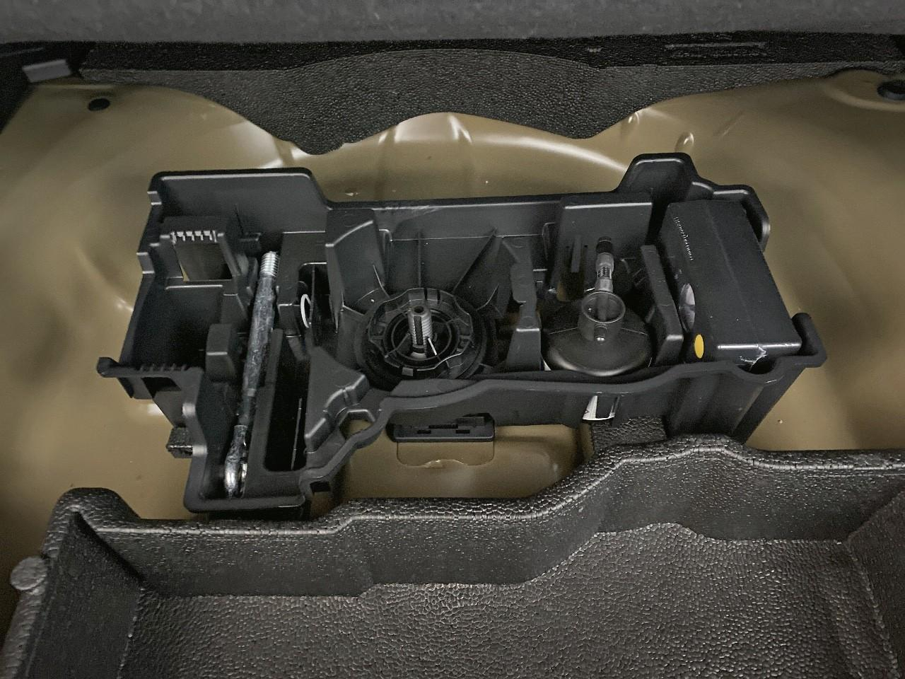Peugeot 2008 hybrid 145 ch e-dcs6 allure — photo 12