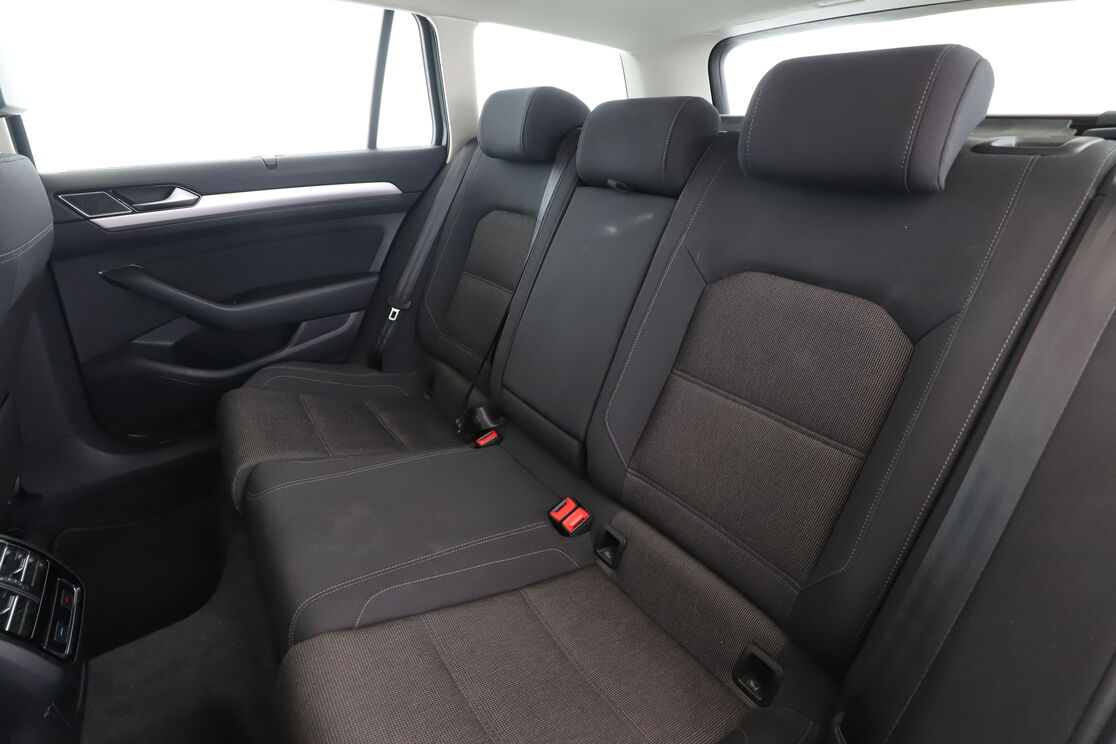 Volkswagen Passat SW 1.5 TSI EVO BlueMotion Tech Connect DSG7 — photo 13