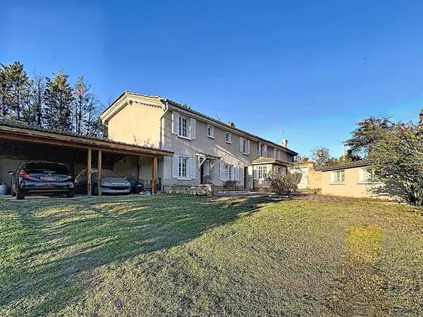 Ensemble immobilier sur 2 500 m² de terrain