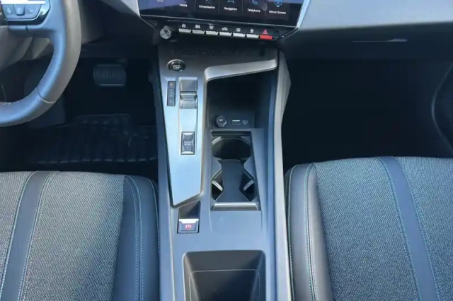Peugeot 308 phev 180 e-eat8 — photo 20