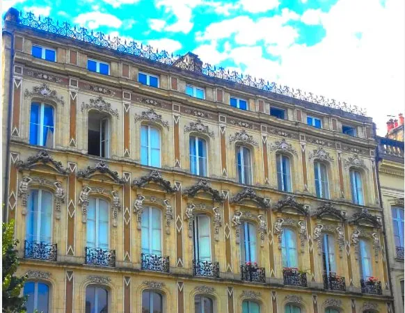 Location T2 spacieux sur cour intérieure Centre de Bordeaux