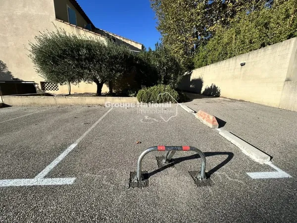 Garage et parking Location Pélissanne 80€