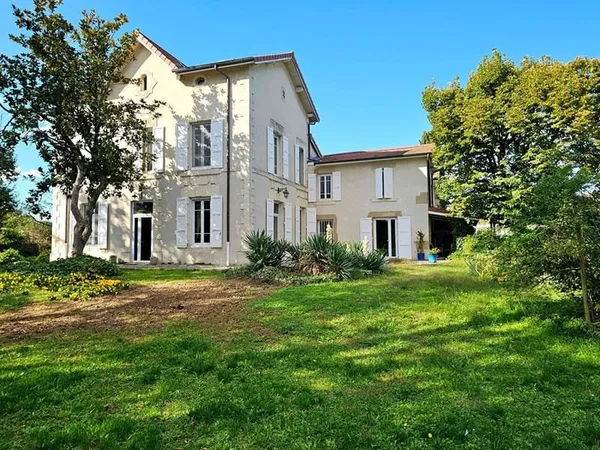 Maison 9 pièces 385 m²