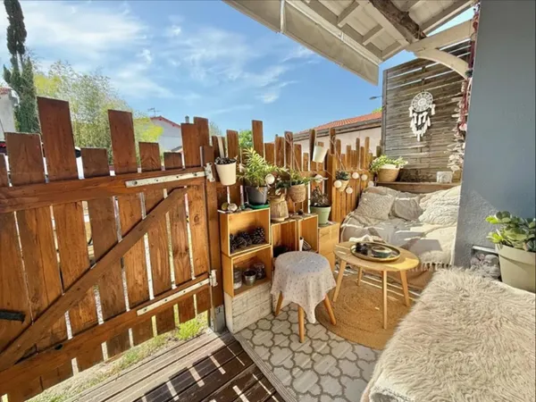 Un duplex avec une terrasse quartier Meyran