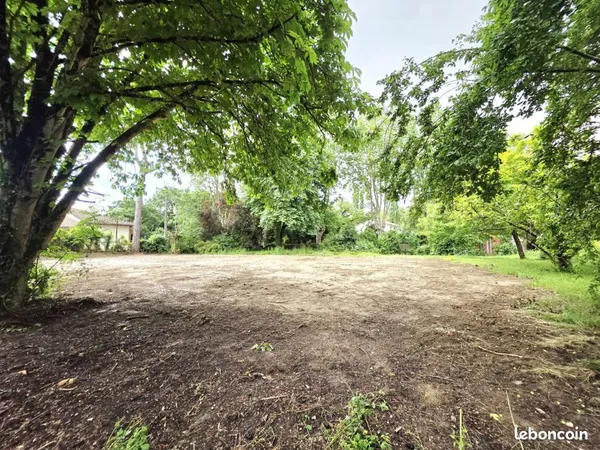 Terrain 685 m² Menville