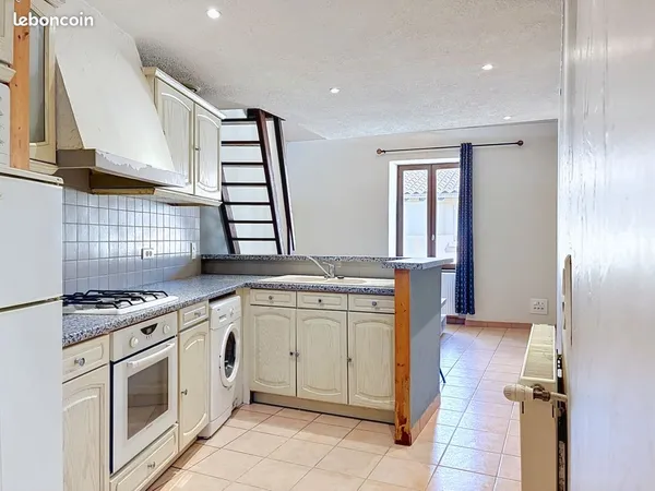 Vienne centre - t2 bis - 47 m² - 1 chambre + mezzanine - idéal investisseur