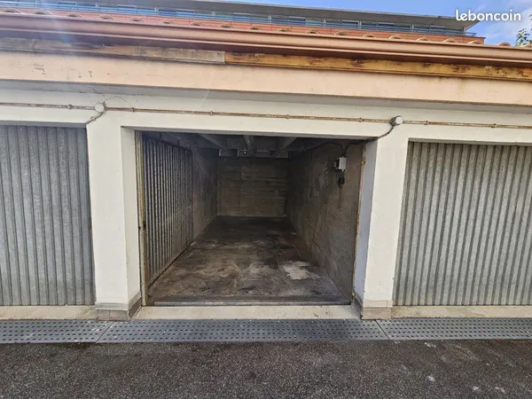 Garage fermé à louer - Toulouse Minimes - 14 m²