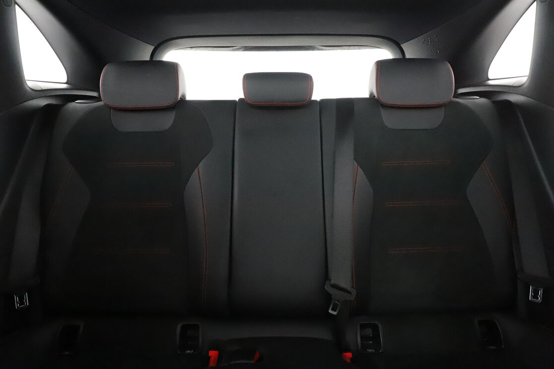 Mercedes-Benz GLA 250 e AMG Line 8G-DCT — photo 14