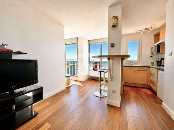 Réf : 2284 - Vente Bel Appartement 2 pièces cabine avec superbe sur le Port et la Mer !