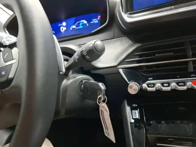 Peugeot 208 hybrid 100 e-dcs6 — photo 28