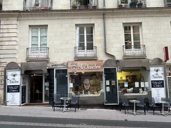 Fonds de commerce boutique ésotérique et salon de thé, centre de Nantes, 70 m2