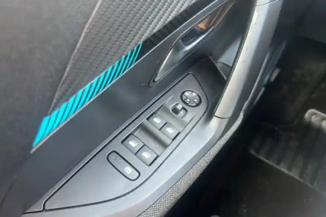Peugeot 2008 puretech 100 s&amp;s bvm6 — photo 11