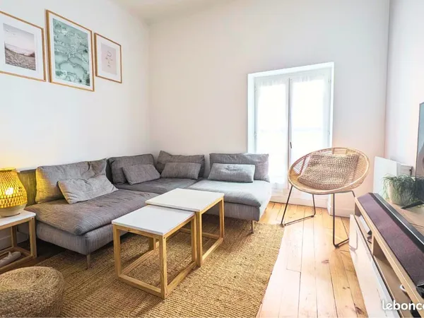 SOUSTONS CENTRE - Appartement de caractère 112 m², terrasse 19 m², 3 chambres - Location touristique