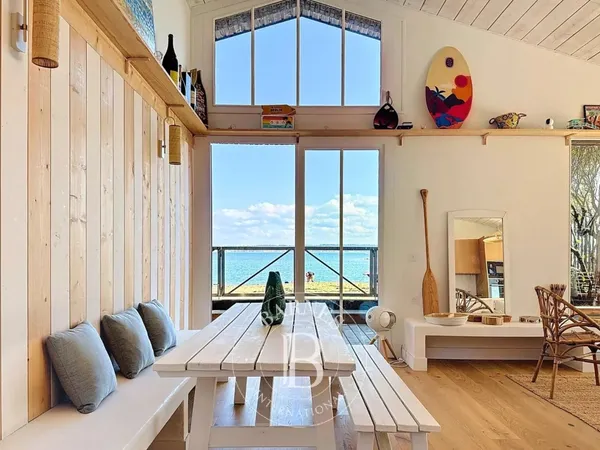 VILLA EN BOIS EN PREMIÈRE LIGNE AVEC VUE PANORAMIQUE SUR LE BASSIN AU CAP FERRET