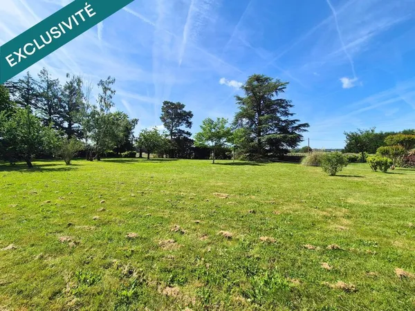 Terrain à bâtir plat et arboré de 1259m2