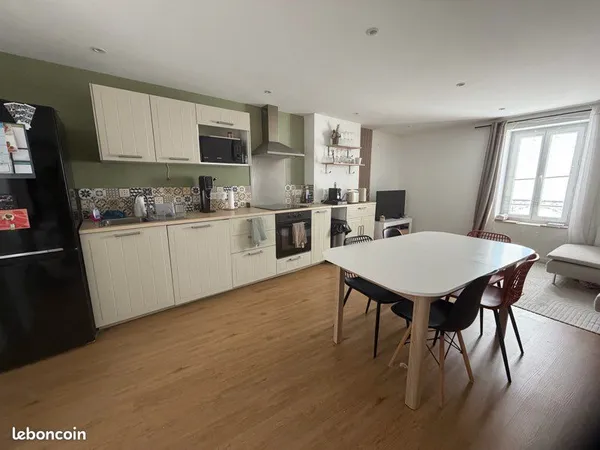 Appartement T3 rénové de 58,5 m² - Centre historique de Vienne - 152 000