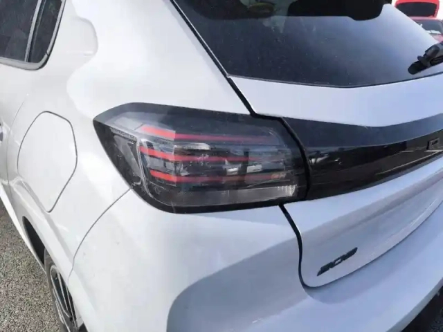 Peugeot 208 hybrid 110 ch e-dcs6 — photo 17