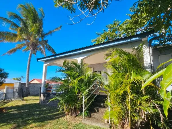 Maison F4 avec Piscine + dépendance habitable - Sainte-Marie 🏠