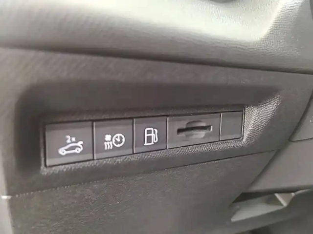 Peugeot 408 phev 225 e-eat8 — photo 22