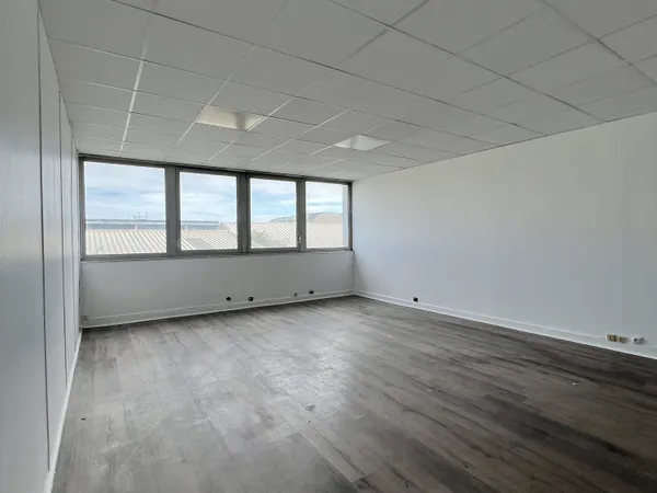 Immobilier Professionnel à louer Le Thillay