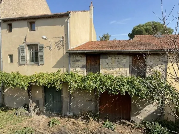 AUBIAT  Maison en pierre à rénover  90 m²  69 000 ?