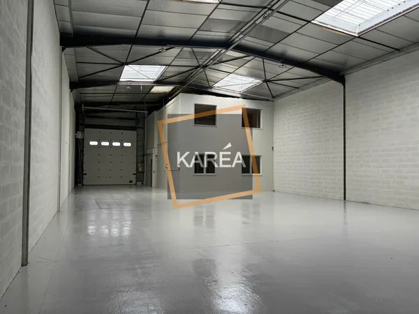 Local industriel 389 m²