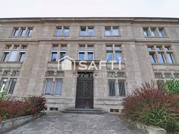 Appartement de 60m2 avec 1 chambre, garage et cave privée.