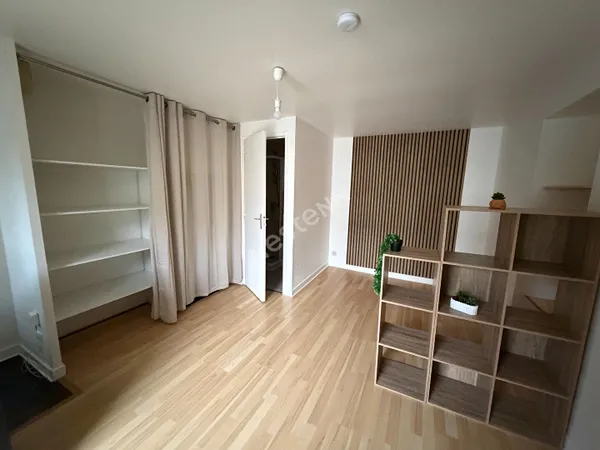 RENNES / THABOR : Studio en très bon état avec place de parking