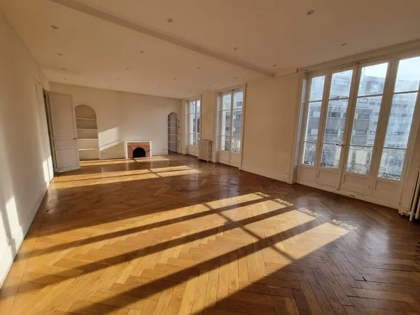 Appartement 4 pièces 157 m²