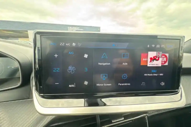 Peugeot 2008 hybrid 136 e-dcs6 — photo 15