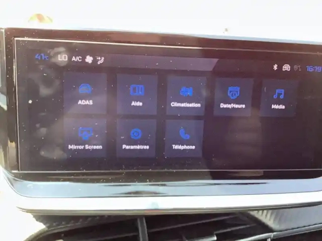 Peugeot 2008 hybrid 145 e-dcs6 — photo 20