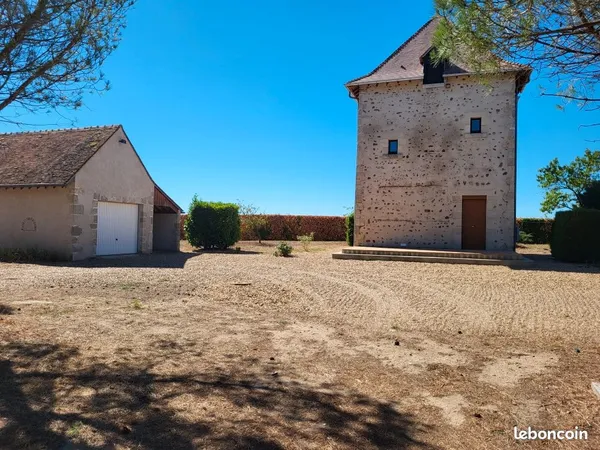 Maison F2 atypique avec garage et jardin à ST BENOIT SUR LOIRE