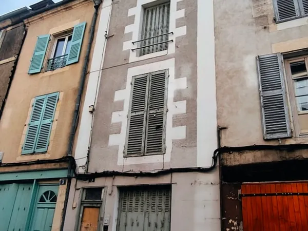 IMMEUBLE DE RAPPORT - 4 LOGEMENTS - NEVERS CENTRE - FORT POTENTIEL APRÈS RÉNOVATIONe 5 pièces NEVERS
