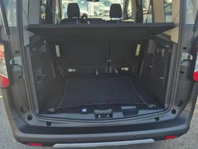 Ford Tourneo Courier 136ch 46kwh active — photo 11