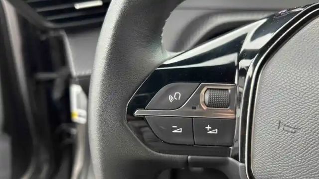 Peugeot 2008 puretech 100 s&amp;s bvm6 — photo 14