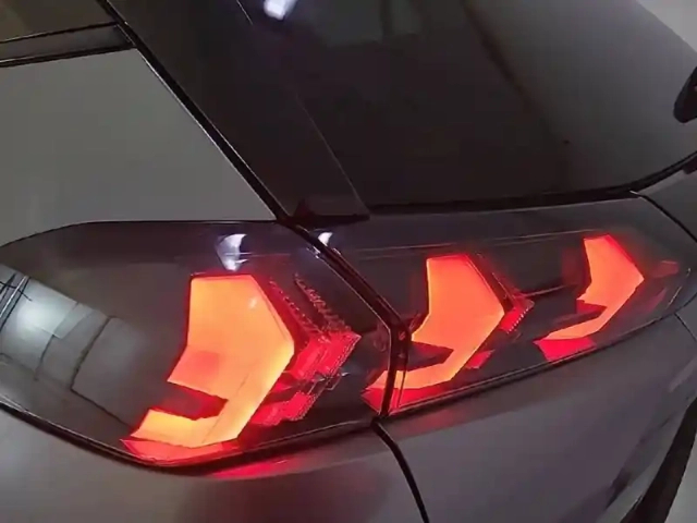 Peugeot 2008 puretech 130 s&amp;s eat8 — photo 39