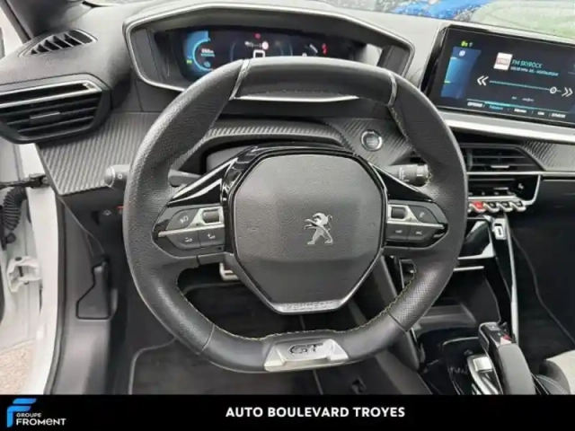 Peugeot 208 e- 136ch gt pack — photo 9