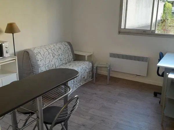 Loue studio meublé, 370 euros