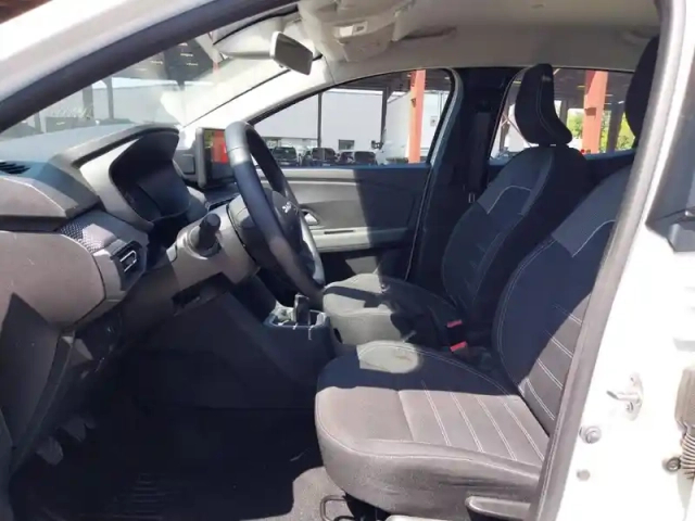 Dacia Sandero sce 65 — photo 9