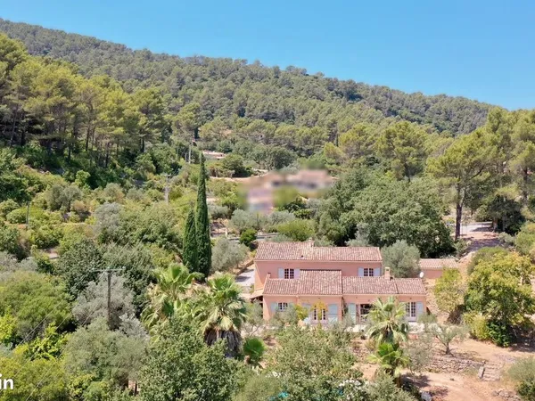 Propriété 5 pièces 213 m²