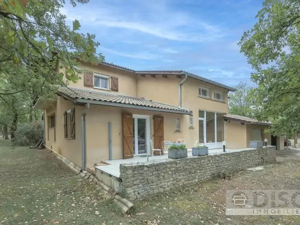 Belle maison spacieuse avec piscine à proximité de Septfonds.