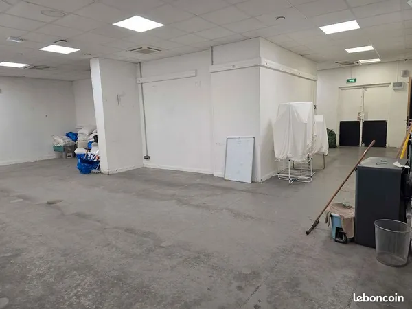 Local commercial 90 m² - accès RDC - secteur Vieux-Port / Estienne-d'Orves