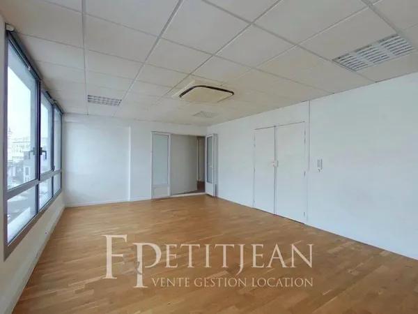Bureaux 134 m²