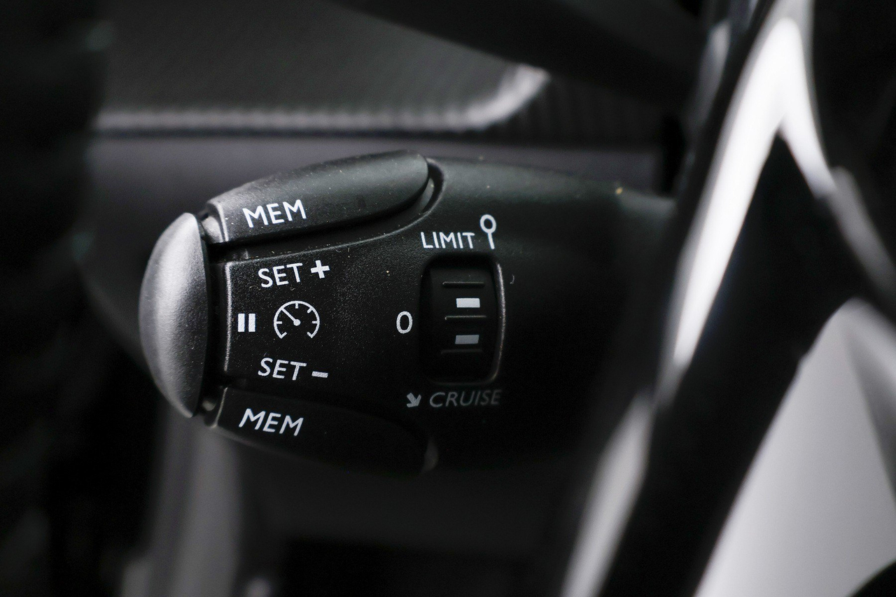 Peugeot 208 — photo 22