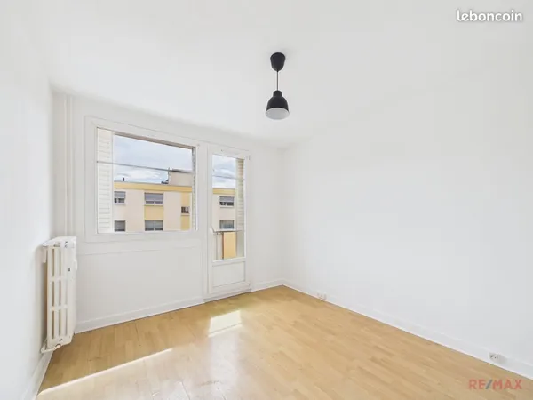 APPARTEMENT T4 TRAVERSANT - 66,63 m² - BESANÇON CHAPRAIS (TRISTAN BERNARD) - 140 000