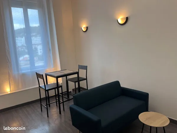 T2 meublé entièrement rénové - 33 m² - parking privatif - Royat