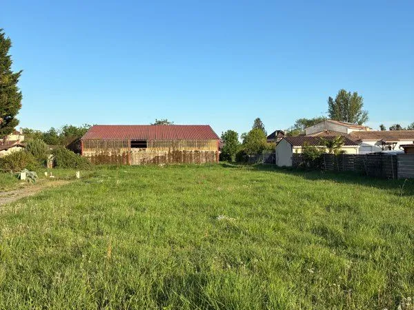 Investisseur - terrain, 1785 m²+ bâtiment 400 m²- fort potentiel